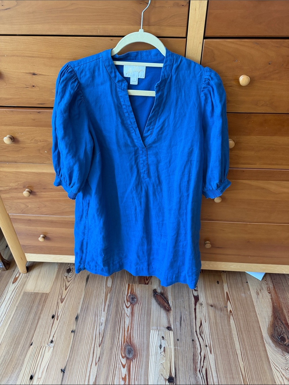 Blue Women's V-Neck Puff Sleeve dress
Lily Pulitzer size 6